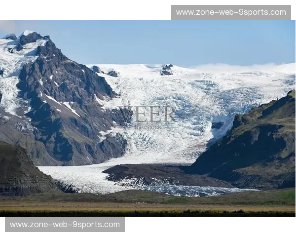 法兰西玫瑰与冰岛冰川：一场跨越山海的足球传奇